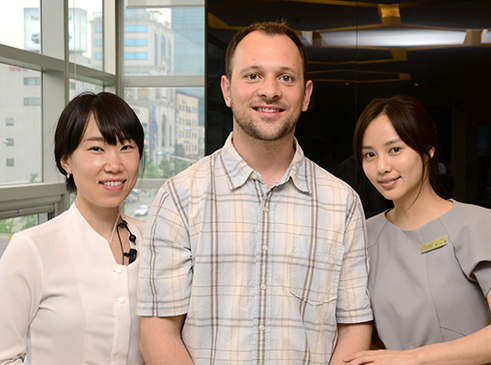 Slider image (2) S-Plant Dental Hospital